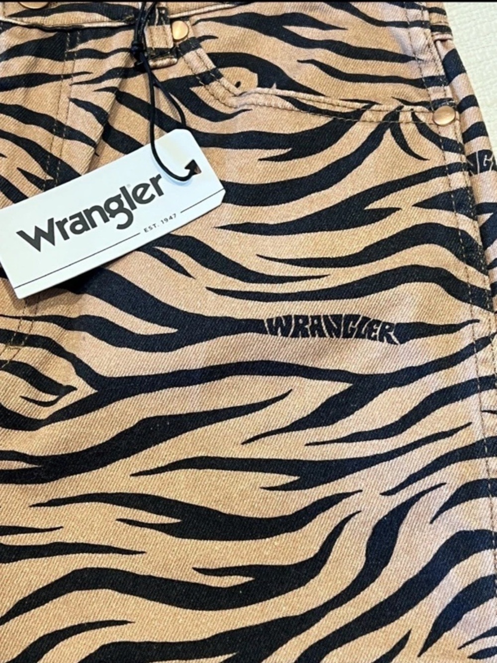 WRANGLER WOMEN'S HIGH RISE WILD WEST 🐅PURR PRINT JEANS 30x28 ANTHROPOLOGIE FP - Picture 13 of 15